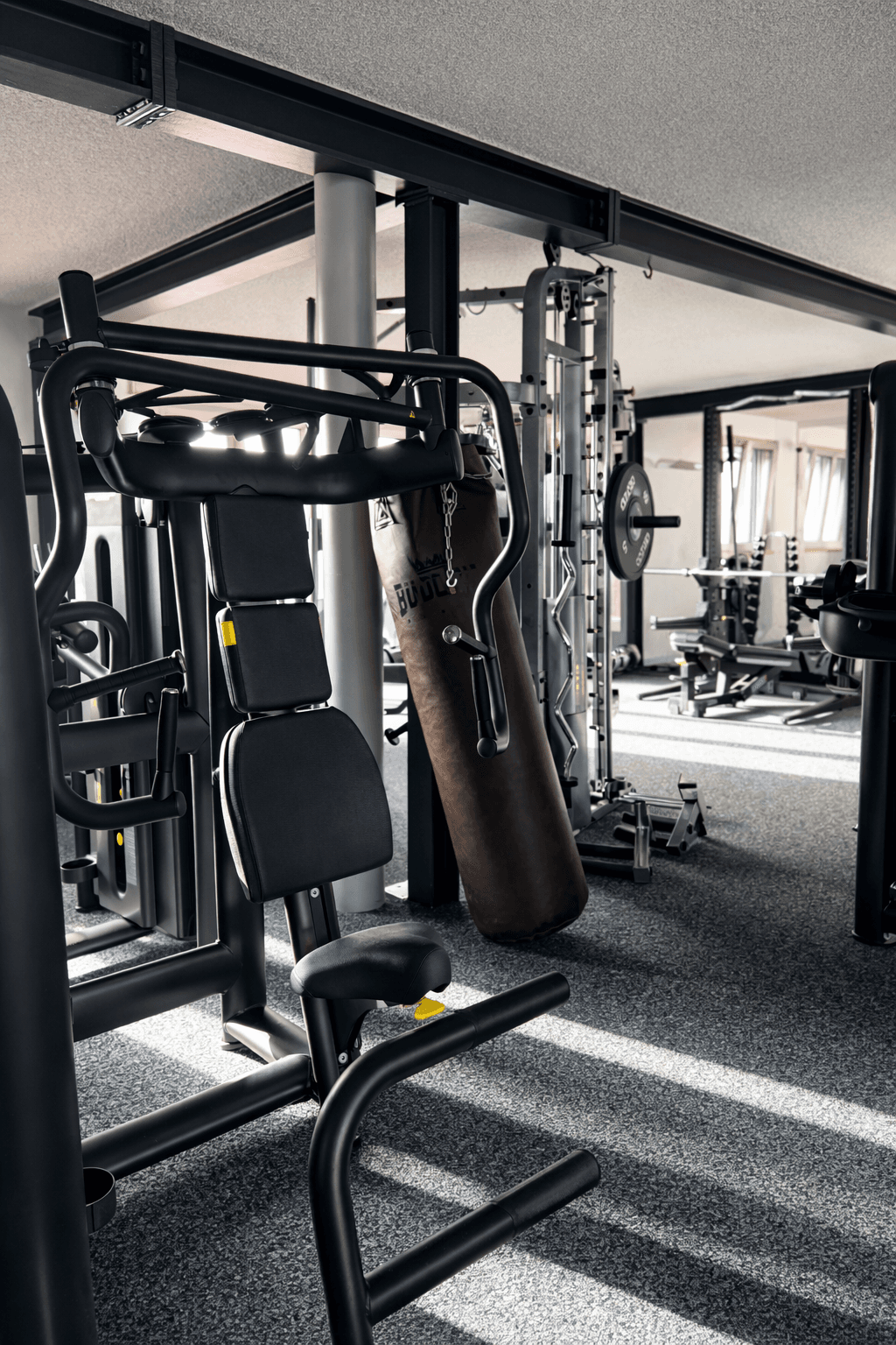 Krafttraining und Geräte im Studio
